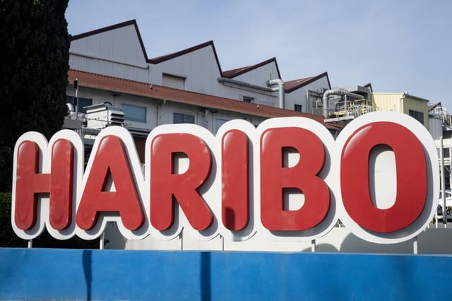 La société allemande Haribo a dû procéder au rappel de certains de ses bonbons aux Pays-Bas le jeudi 29 mai 2025 après la découverte de cannabis dans certains sachets, ayant provoqué des malaises chez certains consommateurs