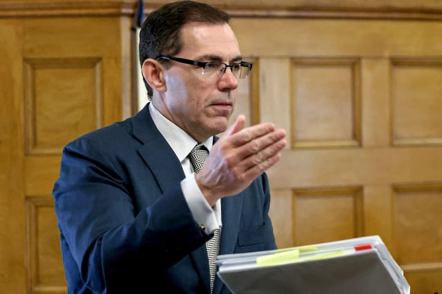 Prosecutor Hank Brennan speaks to Dr. Judson Welcher, an accident reconstruction expert, during the murder retrial of Karen Read in Norfolk Superior Court, Thursday, May 29, 2025, in Dedham, Mass. (AP Photo/Mark Stockwell, Pool) 