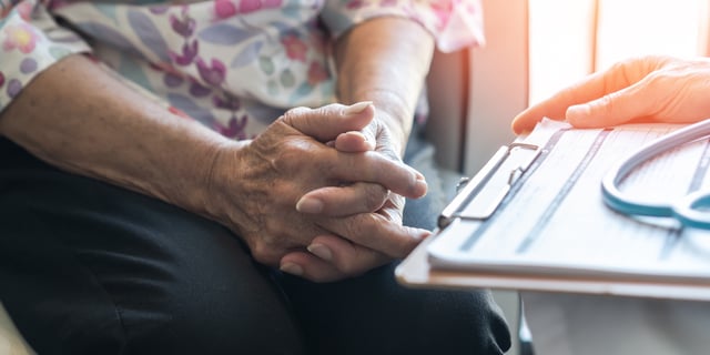 L’étude attribue des articles à des scientifiques, contactés par l’AFP, qui disent ne pas les avoir écrits.
