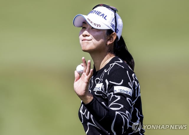 Kim A-lim of South Korea reacts after making a par putt on the 18th hole during the first round of the U.S. Women's Open at Erin Hills in Erin, Wisconsin, on May 29, 2025, in this UPI photo. (Yonhap)