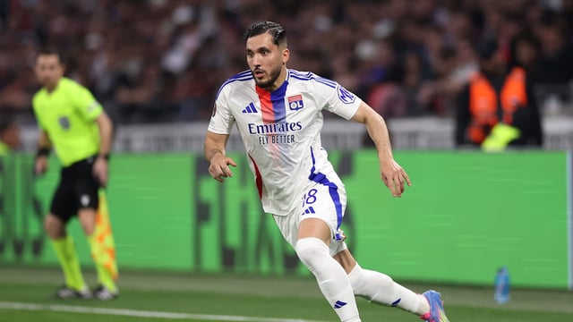 Wo spielt ER in der kommenden Saison?  Jetzt mischt offenbar der nächste Klub im Transf...