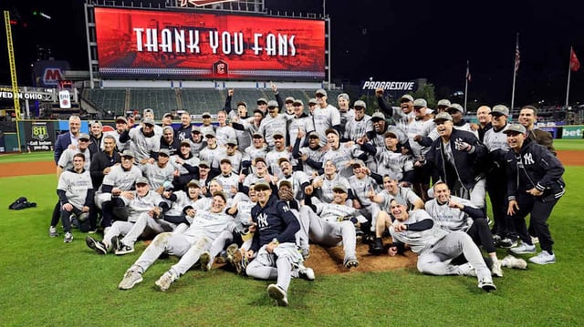 The Yankees pose after winning the 2024 American League pennant.