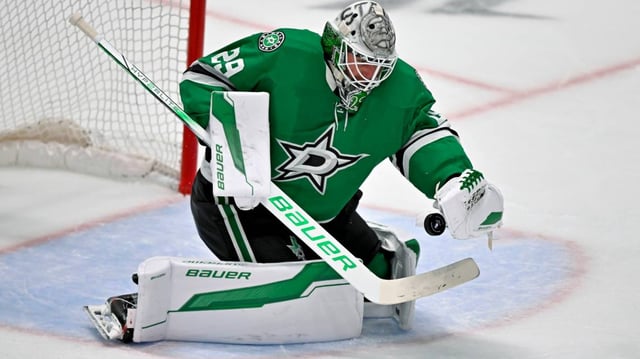 Dallas Stars goaltender Jake Oettinger (29) makes a save against the Winnipeg Jets in the 2025 Stanley Cup Playoffs.