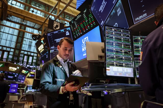A trader works on the floor at the New York Stock Exchange (NYSE) in New York City, U.S., May 19, 2025. REUTERS/Jeenah Moon/File Photo