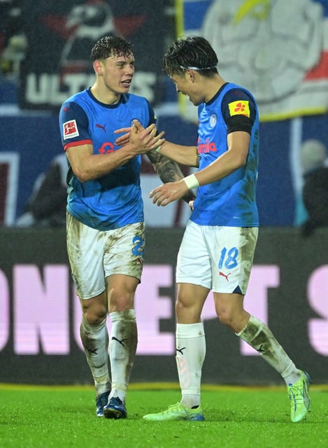 Nicolai Remberg (l.) soll von Holstein Kiel zum HSV wechseln.