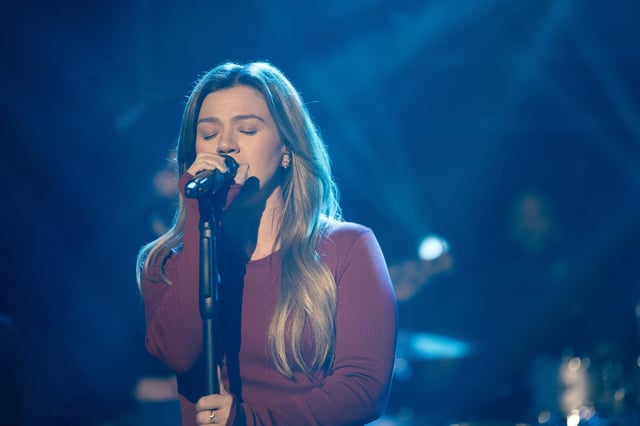 Kelly Clarkson.