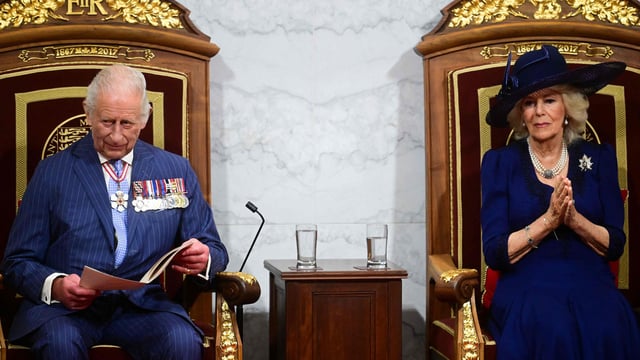 Britain's King Charles III, with Queen Camilla, delivers a speech from the Throne to open the first session of the 45th Parliament of Canada at the Senate of Canada in Ottawa on May 27, 2025. Britain's King Charles III is heading to Canada for a brief but impactful visit, at a time when President Donald Trump is floating the idea of making his northern neighbour the 51st US state. The 76-year-old monarch, who is also Canada's head of state as part of the Commonwealth, has never publicly commented on the ambitions of the US president, a noted admirer of the royal family. (Photo by Victoria Jones / AFP)