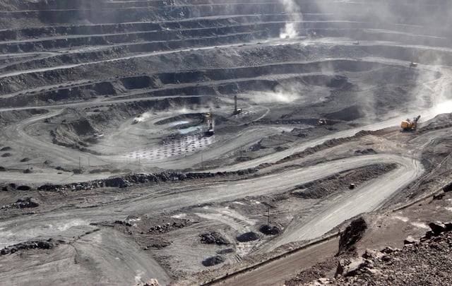 Miners are seen at the Bayan Obo mine containing rare earth minerals, in Inner Mongolia, China July 16, 2011. Picture taken July 16, 2011.REUTERS/Stringer ATTENTION EDITORS - THIS IMAGE WAS PROVIDED BY A THIRD PARTY. CHINA OUT./File Photo
