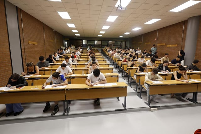 Estudiantes en la selectividad del año pasado en Pontevedra.