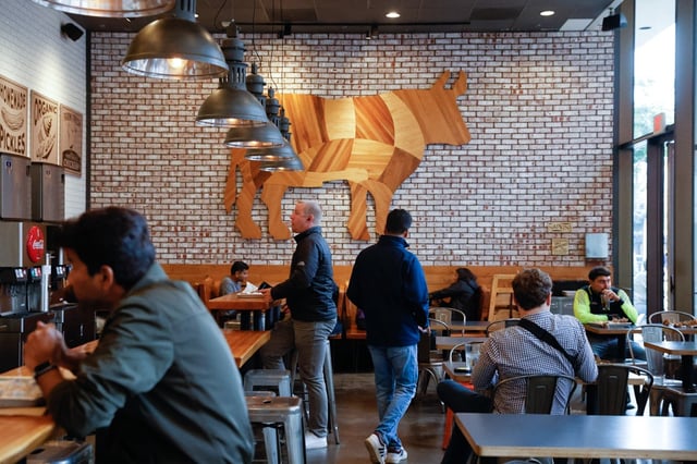 Customers dine at a Super Duper Burgers location in San Francisco. Super Duper Burgers in San Francisco’s Marina District has been temporarily shut down after a health inspection uncovered rodent droppings and sanitation issues.