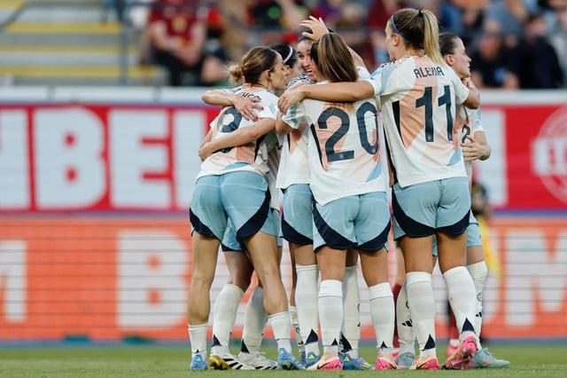 Las jugadoras de la selección española celebrando un gol ante Belgica