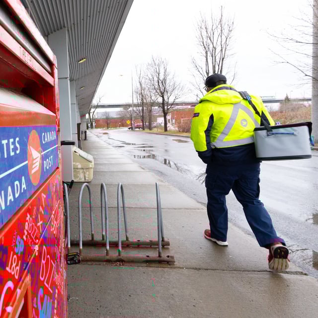 A Canada Post worker arrives for work in Montreal on Tuesday, Dec.17, 2024. Union officials are meeting with Jobs Minister Patty Hajdu in Ottawa on Friday. THE CANADIAN PRESS/Christinne Muschi