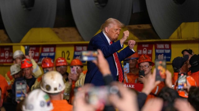 Donald Trump bei einem Auftritt vor Stahlarbeitern.