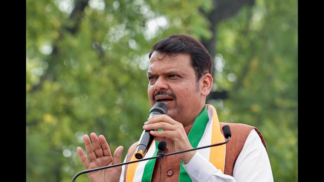 Chief minister Devendra Fadnavis on Friday said the State will review all arms licenses issued in the Pune district over the past two years. (HT)