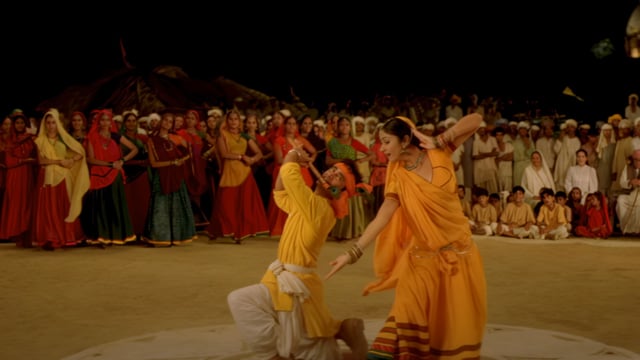 Aamir Khan and Gracy Singh in a still from the Lagaan song Radha Kaise Na Jale.
