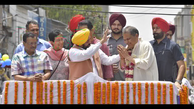 AAP national convener Arvind Kejriwal, former Delhi CM Atishi Marlena, Punjab CM Bhagwant Mann and Punjab AAP president Aman Arora accompanying party candidate Sanjeev Arora for filing of nomination papers in Ludhiana on Friday. They took out a roadshow from Aarti Chowk and ended at Bhai Bala Chowk in the city. (Gurpreet Singh/HT)