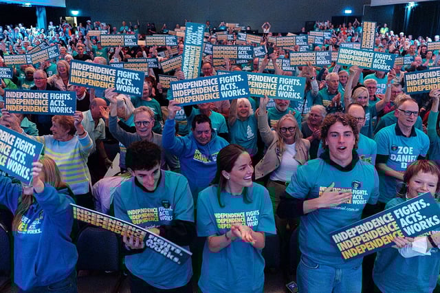 MELBOURNE, AUSTRALIA - APRIL 06: Supporters of Zoe Daniel MP cheer at Kingston City Hall on April 06, 2025 in Melbourne, Australia. Zoe Daniel, the independent MP for Goldstein, is part of the &#34;Teal Independents,&#34; a group of centrist candidates advocating for stronger climate action, political integrity, and gender equality. As the first woman to represent Goldstein, her victory in 2022 marked a significant shift from its Liberal Party roots, showcasing the growing influence of community-backed independents. With the upcoming federal elections, her role highlights the potential for further disruption in traditionally safe seats as voters increasingly prioritize grassroots representation, with support for both major parties beginning to erode in recent years. (Photo by Asanka Ratnayake/Getty Images)