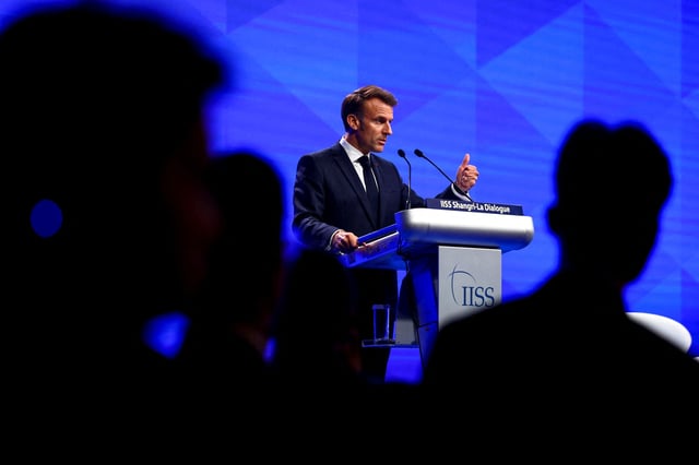 French President Emmanuel Macron delivers the keynote address at the IISS Shangri-La Dialogue security summit in Singapore, May 30, 2025. REUTERS/Edgar Su