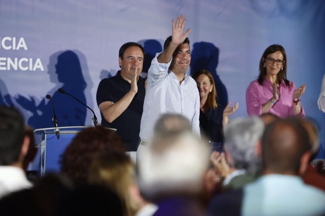 Mazón y el resto de la cúpula del PP en la junta provincial de los populares en Nàquera