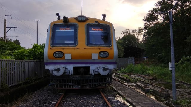 Kandivli Block Cancels 162 Trains