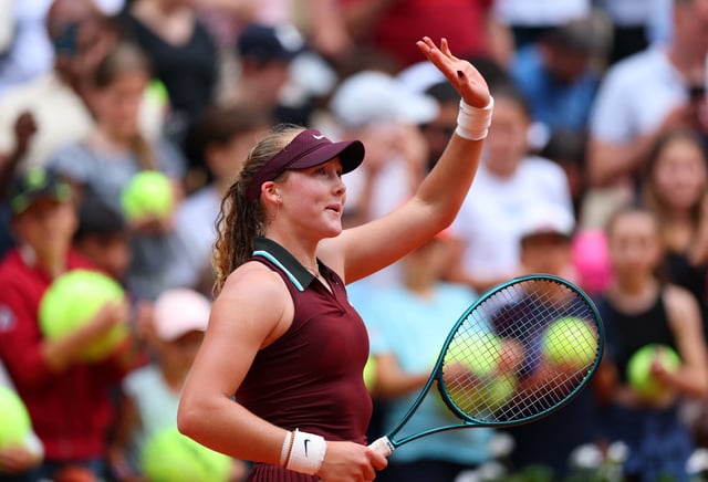 Tennis - French Open - Roland Garros, Paris, France - May 31, 2025 Russia's Mirra Andreeva celebrates after winning her third round match against Kazakhstan's Yulia Putintseva REUTERS/Denis Balibouse