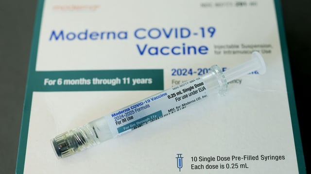 A Moderna COVID-19 vaccine fills a syringe at Borinquen Health Care Center on in Miami.  Photo illustration: Joe Raedle/ Getty Images