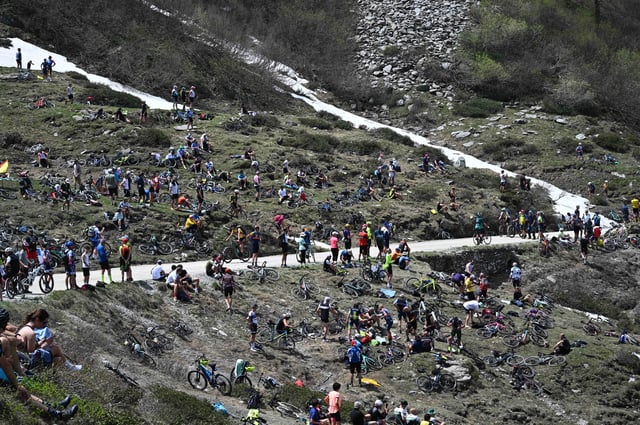 Cycling - Giro d'Italia - Stage 20 - Verres to Sestriere - Italy - May 31, 2025 Spectators look on from Colle delle Finestre during stage 20 REUTERS/Jennifer Lorenzini