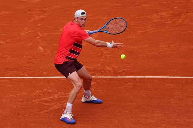 Tennis - French Open - Roland Garros, Paris, France - May 31, 2025 Britain's Jack Draper in action during his third round match against Brazil's Joao Fonseca REUTERS/Denis Balibouse