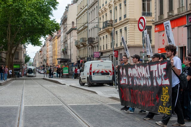 Manifestation contre la violence carcérale et pour la dignité humaine en prison, à Lyon, le 25 mai 2025