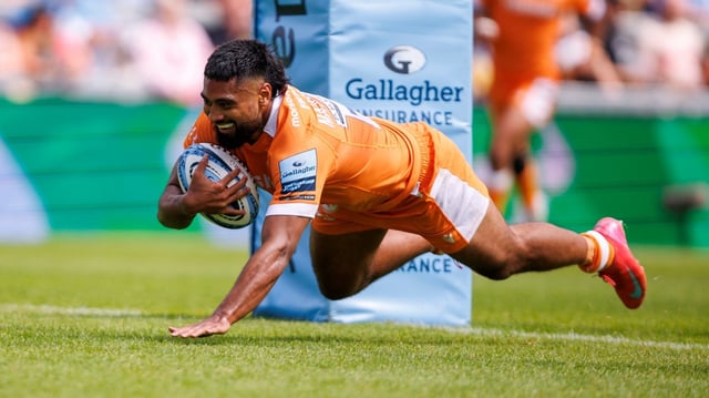 Ma’asi-White scores Sale’s first try after bursting on to a pass as Sale ran up a 15-point lead in the first half