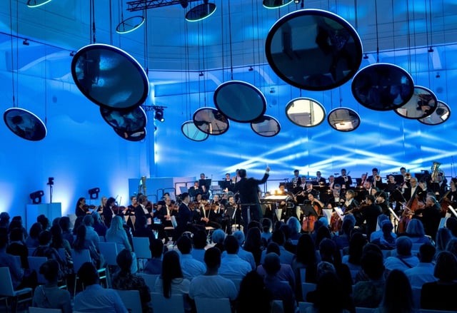 Die Melodie ist unter anderem bekannt durch den Science-Fiction-Klassiker "2001: Odyssee im Weltraum", nun ist der bekannte Strauss-Walzer "An der schönen blauen Donau" auch ins Weltall ausgestrahlt worden.