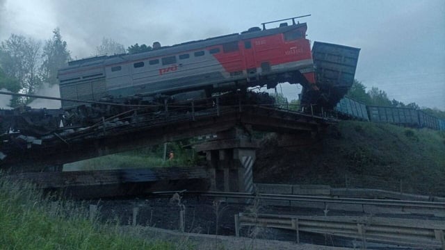 Bridge collapses in Russia as freight train passes over it, 2nd case in 24 hours