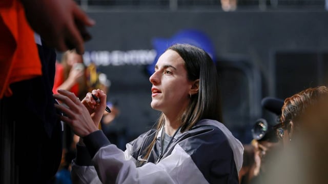 Indiana Fever guard Caitlin Clark (22).