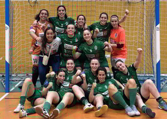 Las jugadoras del Bembrive posan tras la victoria de ayer. |  FDV
