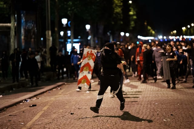 In Paris kam es zu Zusammenstößen zwischen Fans und der Polizei.