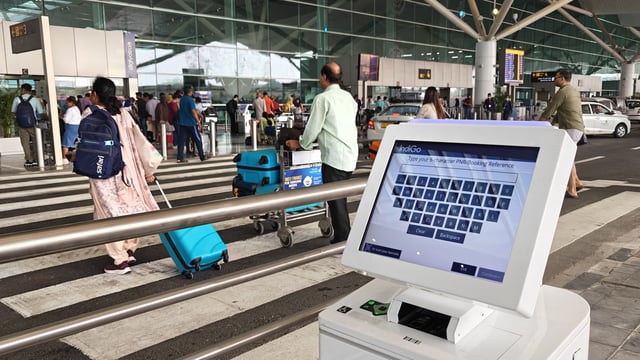 At least 4 flights coming to Delhi were diverted between 5:00pm and 5:30pm. 