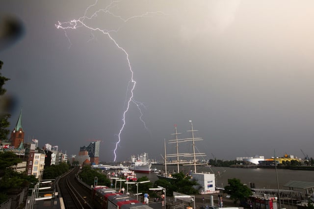 Gewitter über Hamburg (Archivbild).