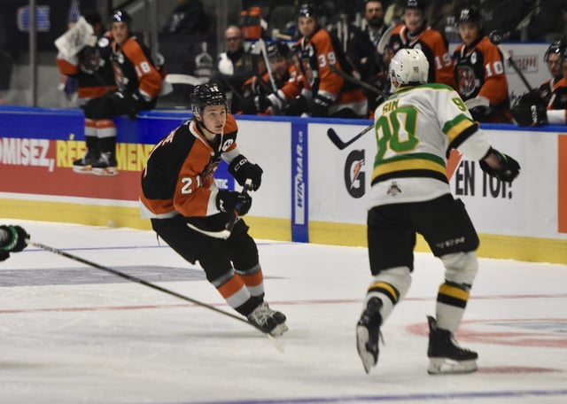 NEWS PHOTO JAMES TUBB Medicine Hat Tigers forward Ryder Ritchie dumps the puck into the London Knights' end in the first period of the Tigers' 3-1 round robin win Tuesday at the Memorial Cup in Rimouski.