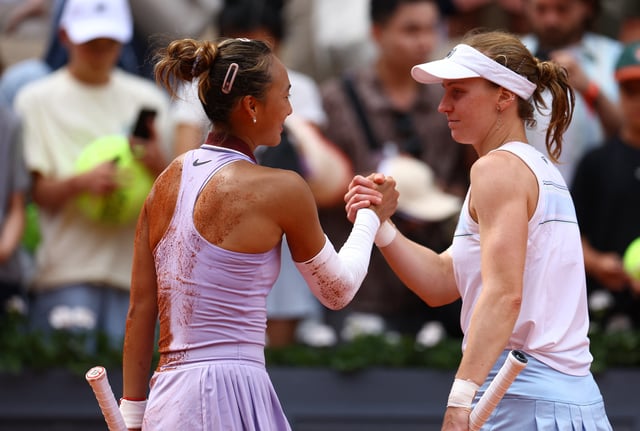 Tennis - French Open - Roland Garros, Paris, France - June 1, 2025 China's Qinwen Zheng shakes hands with Russia's Liudmila Samsanova after winning her fourth round match REUTERS/Lisi Niesner