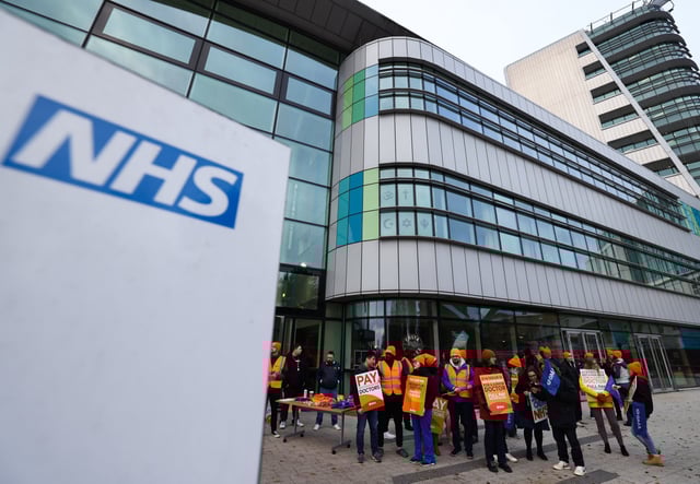 Junior doctors on a picket line outside the Queen Elizabeth Hospital in Birmingham in 2023 (Photo: Darren Staples/Bloomberg via Getty Images)