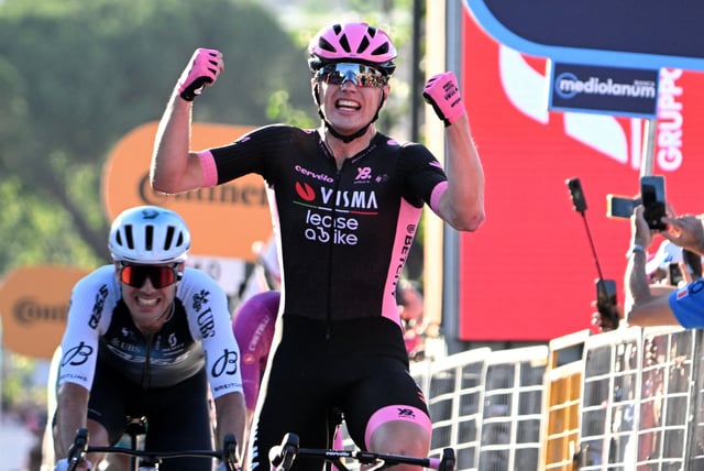 Cycling - Giro d'Italia - Stage 21 - Rome to Rome - Italy - June 1, 2025 Team Visma | Lease a Bike's Olav Kooij celebrates as he crossed the line to win the stage 21 REUTERS/Jennifer Lorenzini
