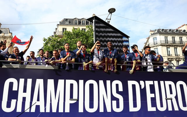 Soccer Football - Champions League - Paris St Germain Victory Parade - Paris, France - June 1, 2025 Paris St Germain players and coach Luis Enrique celebrate after winning the Champions League on the bus during the victory parade REUTERS/Abdul Saboor