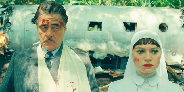 Benicio del Toro and Mia Threapleton in The Phoenician Scheme