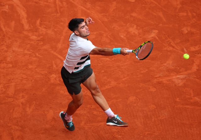 Tennis - French Open - Roland Garros, Paris, France - June 1, 2025 Spain's Carlos Alcaraz in action during his fourth round match against Ben Shelton of the U.S. REUTERS/Denis Balibouse