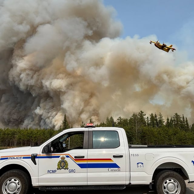 Manitoba RCMP officers assisted with the evacuation of several northern communities in Manitoba including the City of Flin Flon, Pimicikamak Cree Nation, and Mathias Colomb Cree Nation on May 28 and 29, 2025. THE CANADIAN PRESS/HO - Manitoba RCMP