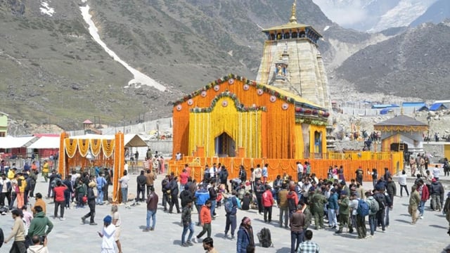 If the average of the last one month since May 2 is taken, then 24 thousand devotees have reached Kedarpuri for Baba's darshan every day.
