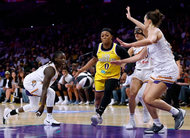 LOS ANGELES, CALIFORNIA – JUNE 01: Odyssey Sims #0 of the Los Angeles Sparks drives to the basket between Kathryn Westbeld #24, Sevgi Uzun #10 and Murjanatu Musa #20 of the Phoenix Mercuryduring the first half at Crypto.com Arena on June 01, 2025 in Los Angeles, California. NOTE TO USER: User expressly acknowledges and agrees that, by downloading and or using this photograph, User is consenting to the terms and conditions of the Getty Images License Agreement. (Photo by Harry How/Getty Images)