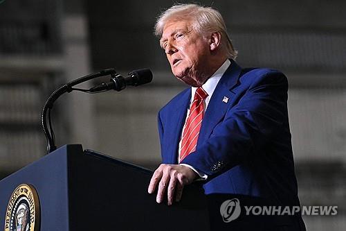 U.S. President Donald Trump speaks at U.S. Steel's plant in Pennsylvania on May 30, 2025, in this photo released by the AFP. (Yonhap)