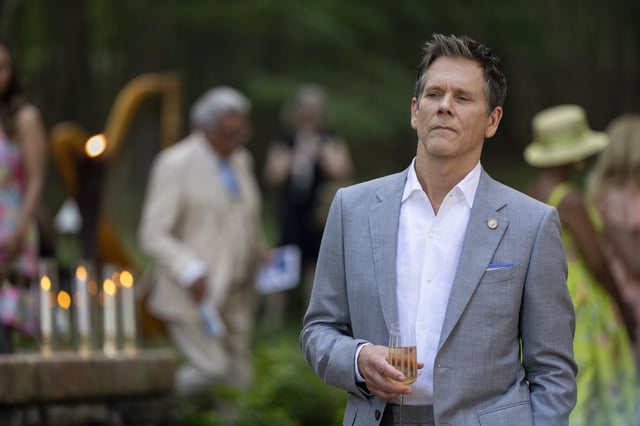 Sirens. Kevin Bacon as Peter Kell in episode 102 of Sirens. Cr. Macall Polay/Netflix © 2025