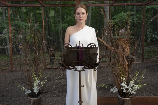 Sirens. Julianne Moore in episode 102 of Sirens. Cr. Macall Polay/Netflix © 2025